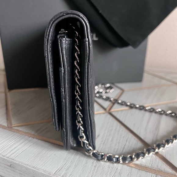 CHANEL Black Classic Wallet On Chain WOC Shoulder Bag Lambskin - Picture 4 of 12